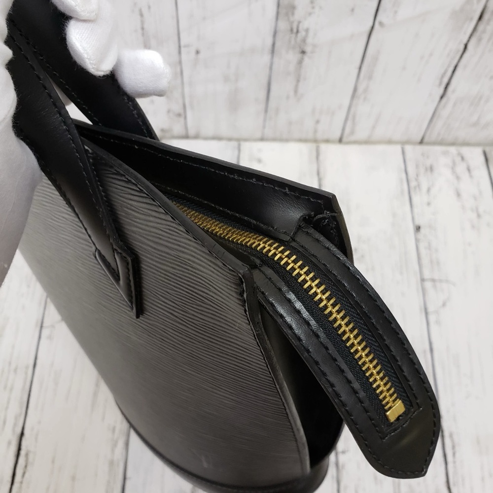 LOUIS VUITTON Epi Saint Jacques in Black - Picture 4 of 11